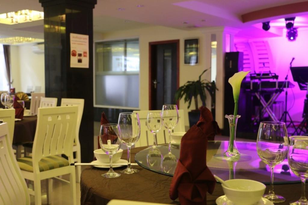 You Eng Hotel Phnompen Kültér fotó